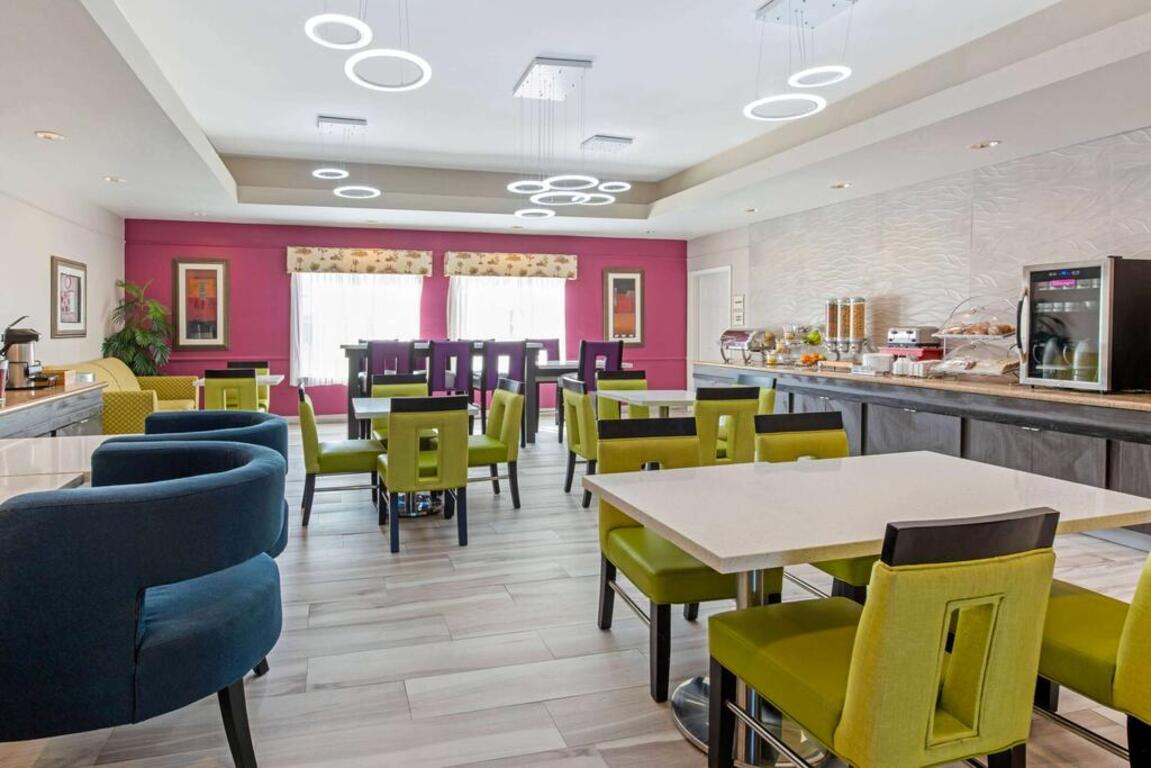 La Quinta by Wyndham Winnie photo