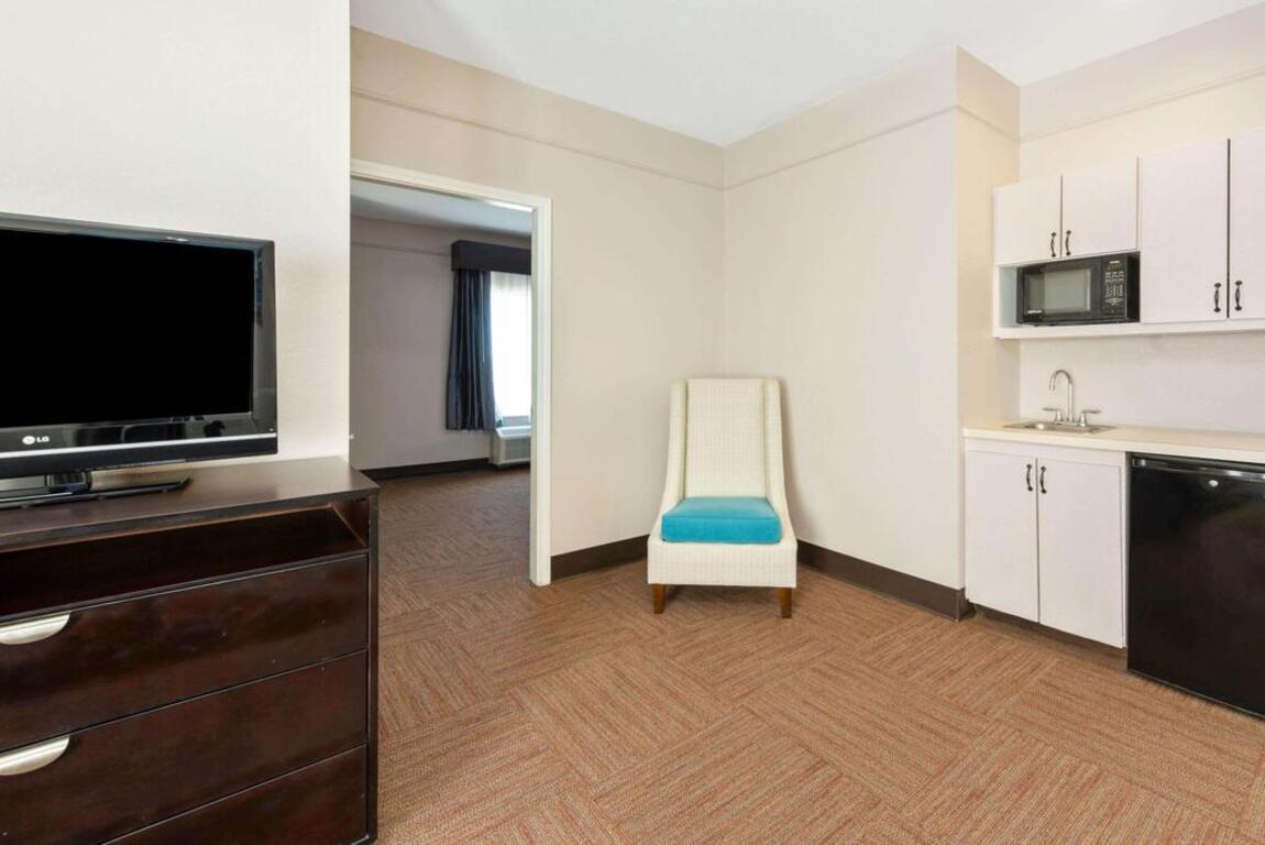 La Quinta by Wyndham Winnie photo