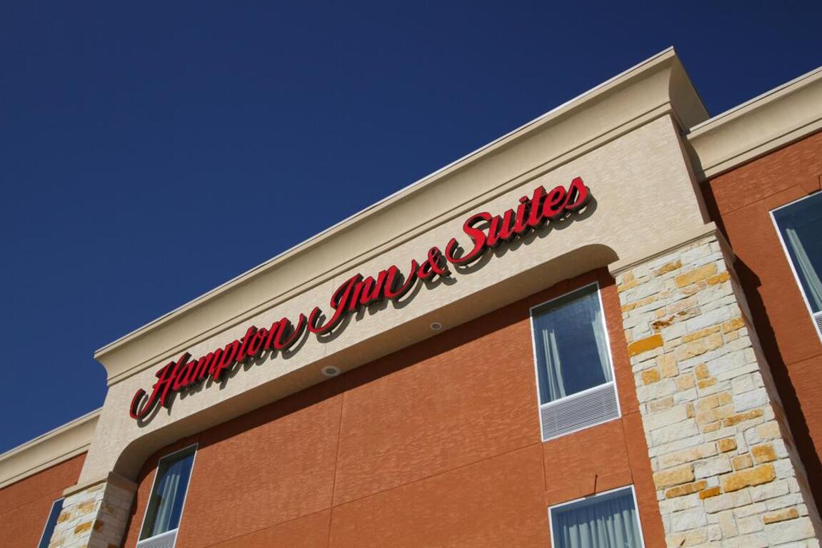 Hampton Inn & Suites Winnie photo