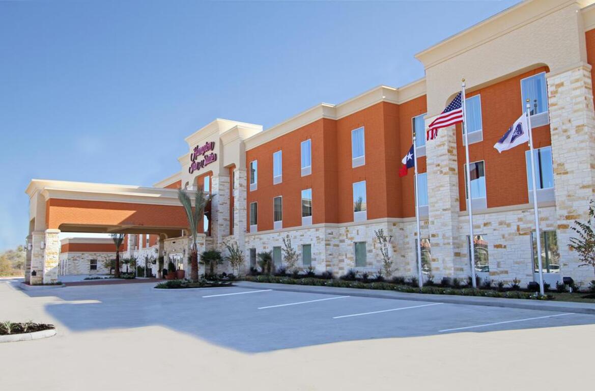 Hampton Inn & Suites Winnie photo