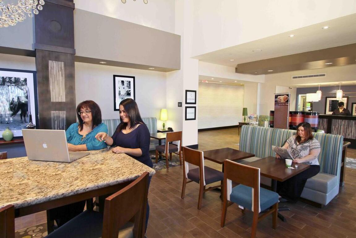 Hampton Inn & Suites Winnie photo