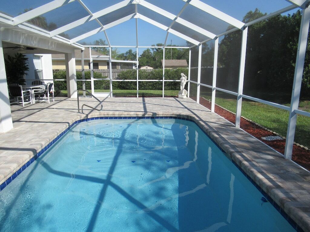 *Stunning* Peaceful Villa Heated Pool Large Sun Deck & Free Wi-Fi photo