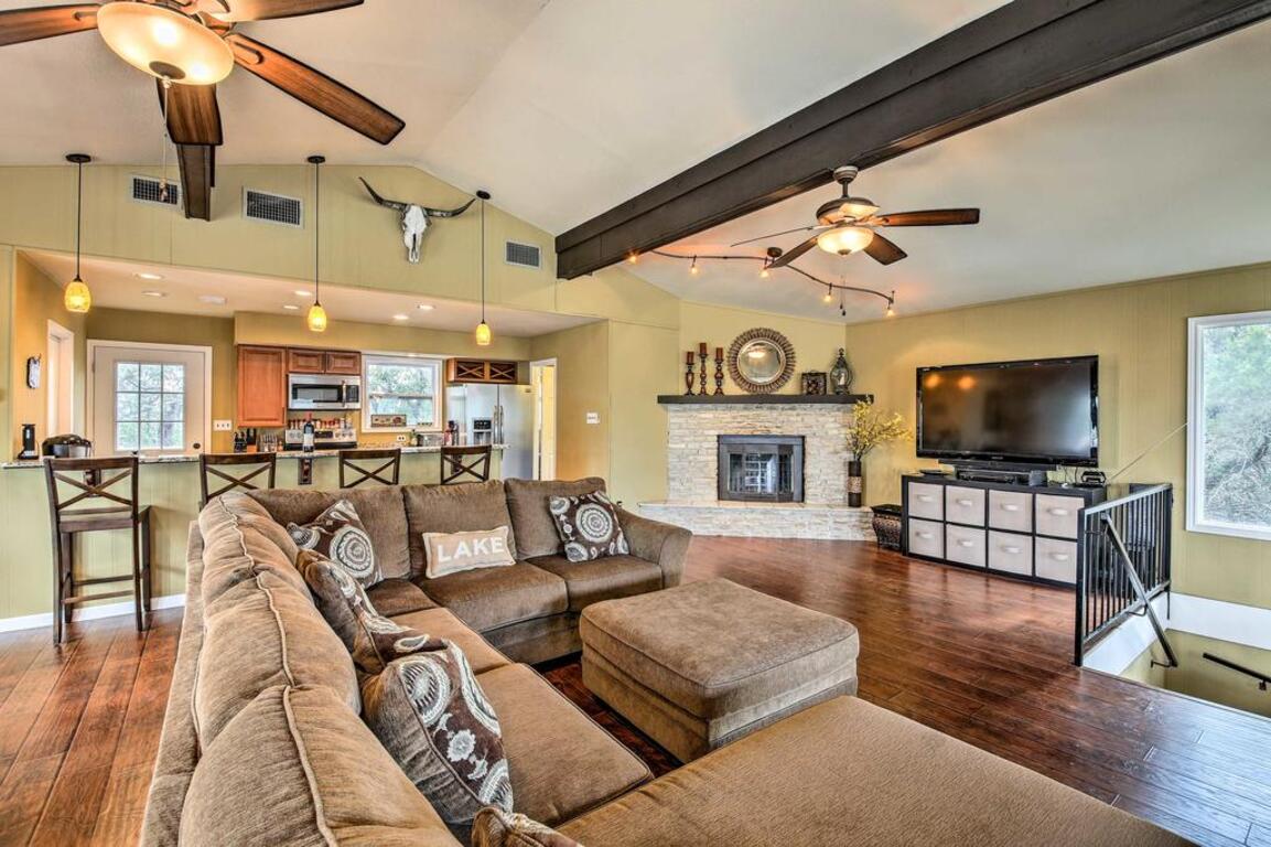 Canyon Lake Getaway with Game Room Less Than 1Mi to Boat Ramp! photo