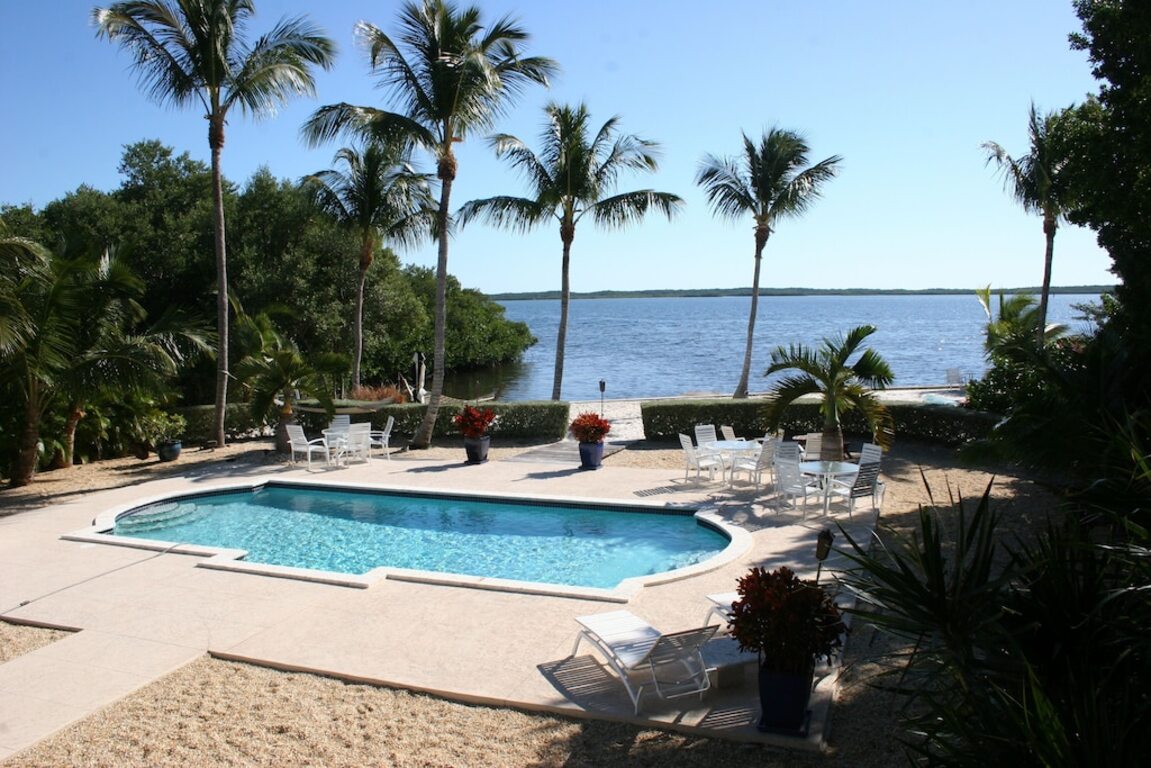 Escape to Paradise! Oceanfront, Private Sandy Beach, Pool photo