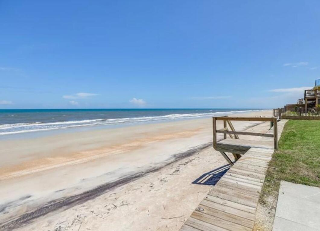 Hemingway Dream, 5 Bedrooms, Beach Front, Sleeps 14 photo