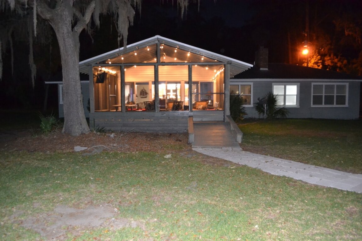Cool Decor @$210/nt! Oyster House Waterfront with Dock Near Savannah- Sleeps 8 photo