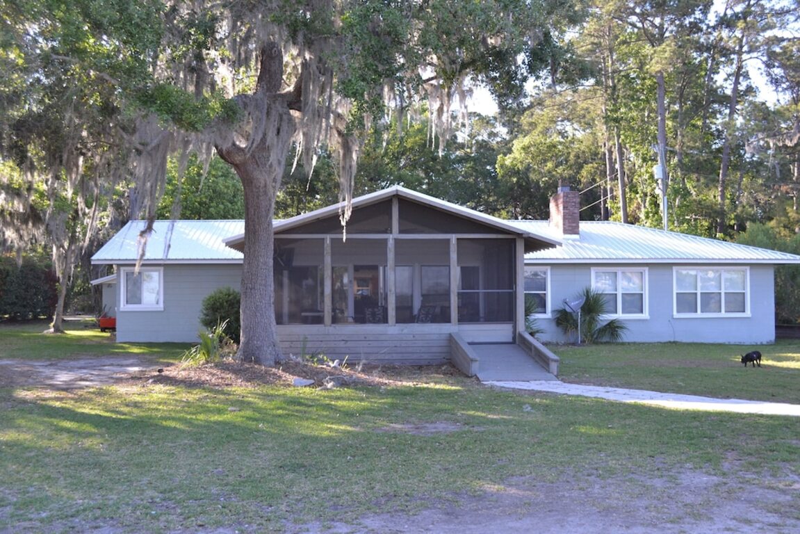 Cool Decor @$210/nt! Oyster House Waterfront with Dock Near Savannah- Sleeps 8 photo