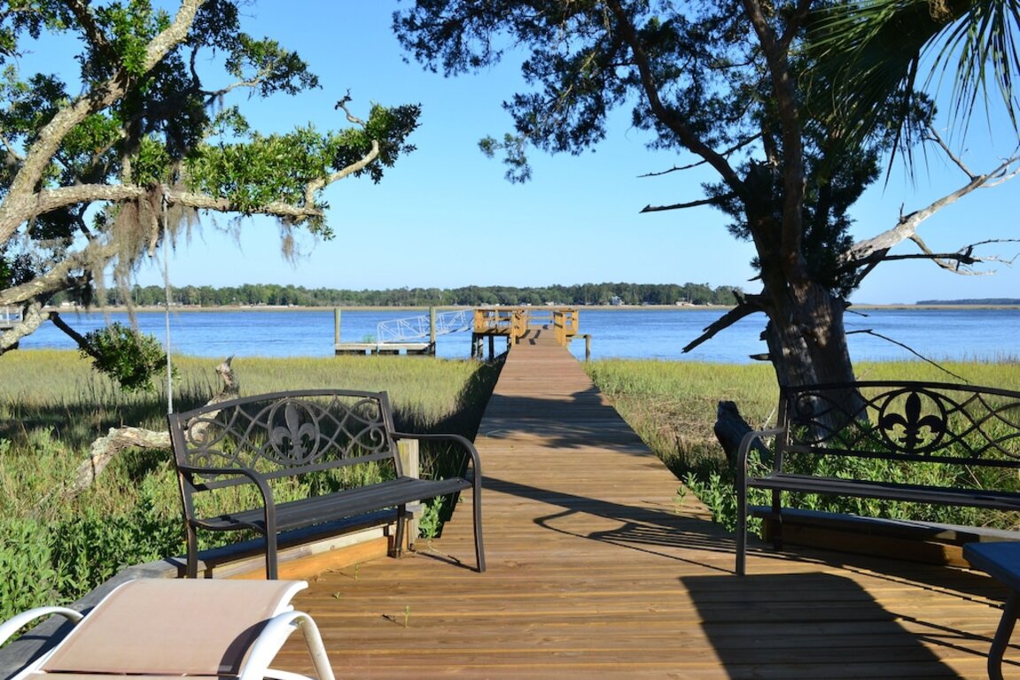 Cool Decor @$210/nt! Oyster House Waterfront with Dock Near Savannah- Sleeps 8 photo