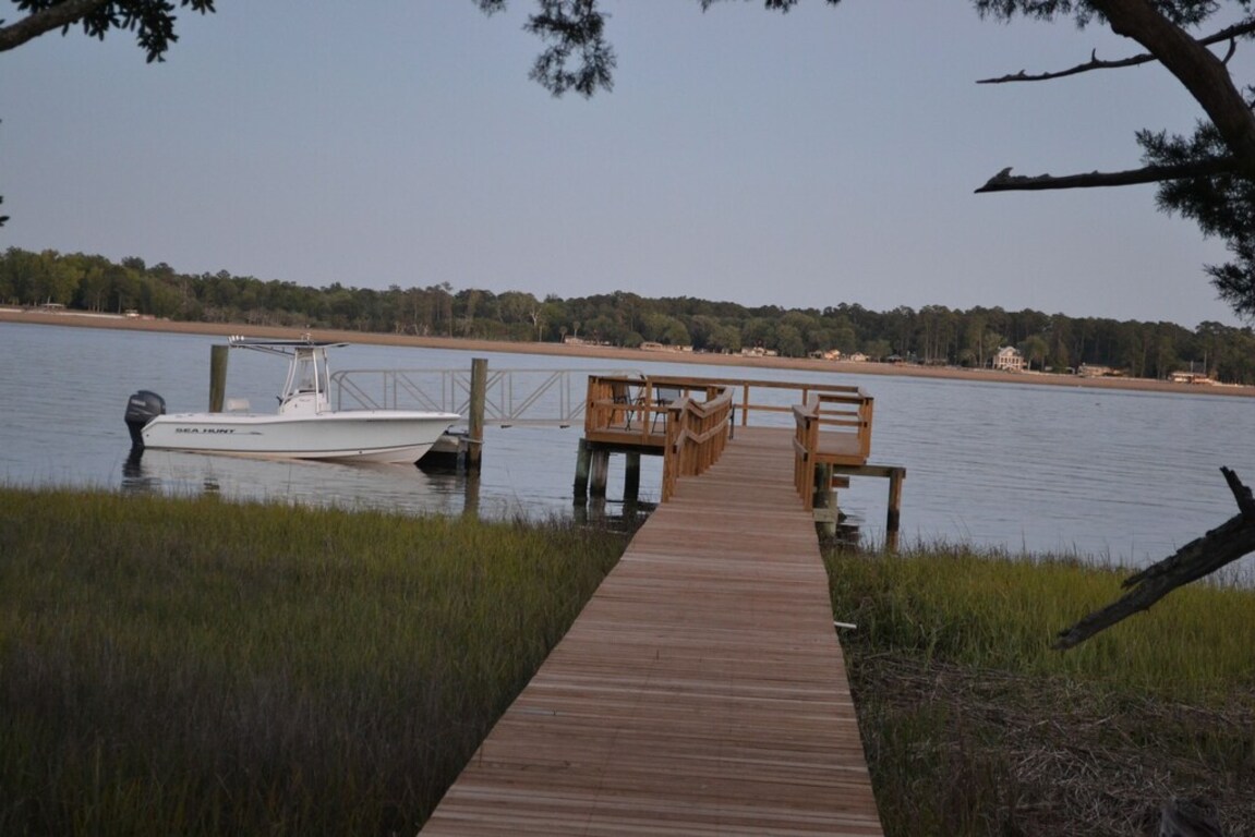 Cool Decor @$210/nt! Oyster House Waterfront with Dock Near Savannah- Sleeps 8 photo