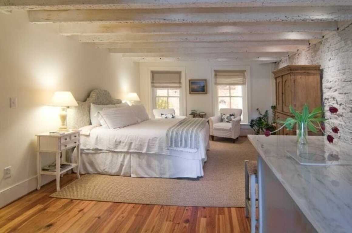 Romantic Loft Apartment in Historic Downtown photo
