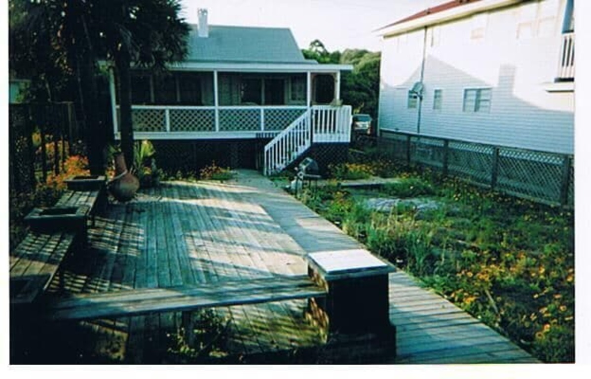OCEANFRONT 4BR Charming Beachhouse Sleeps 8, Cable, WIFi, 6 block walk to Pier photo