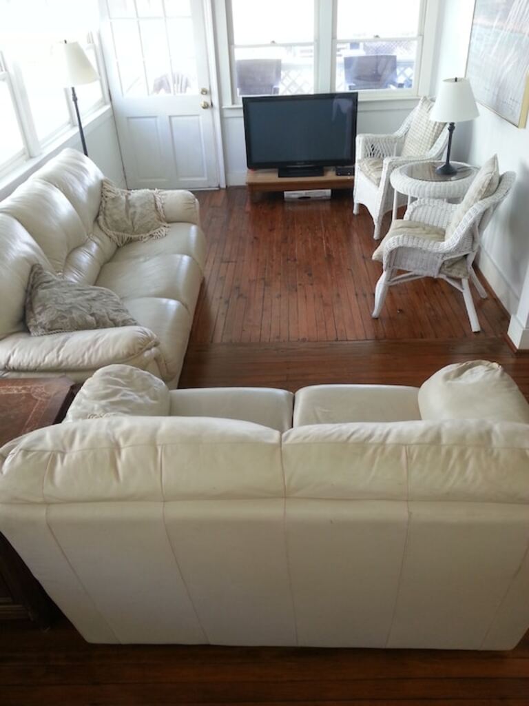 OCEANFRONT 4BR Charming Beachhouse Sleeps 8, Cable, WIFi, 6 block walk to Pier photo
