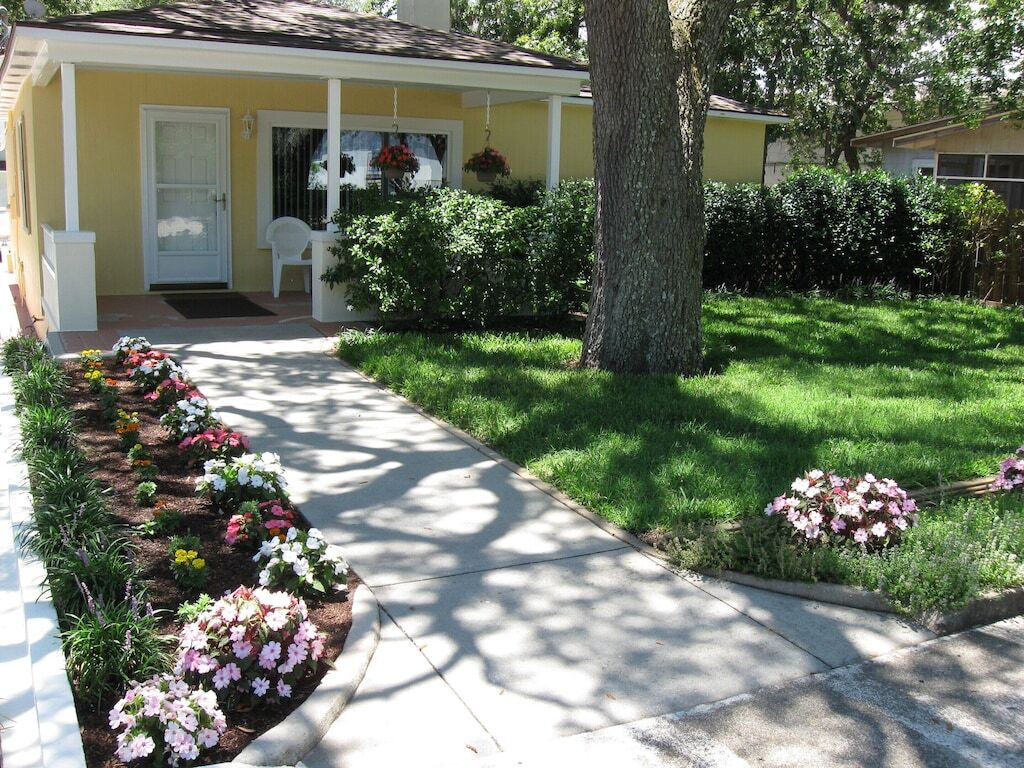 Cozy Beach Cottage on private lot near beach with private parking photo