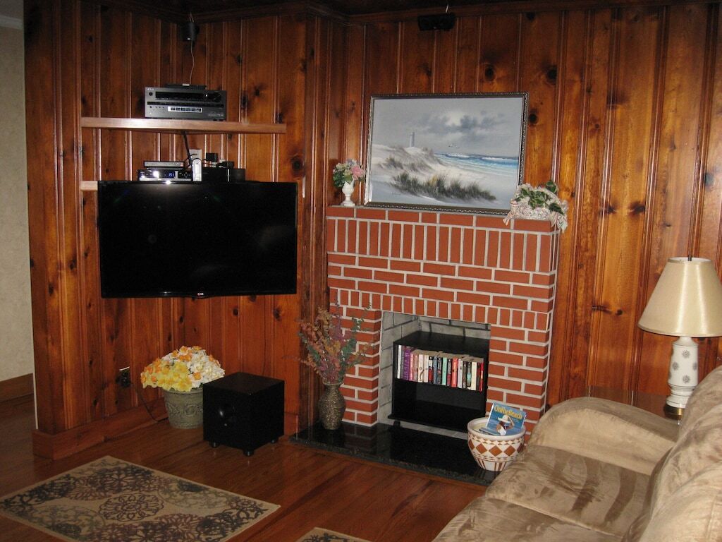 Cozy Beach Cottage on private lot near beach with private parking photo