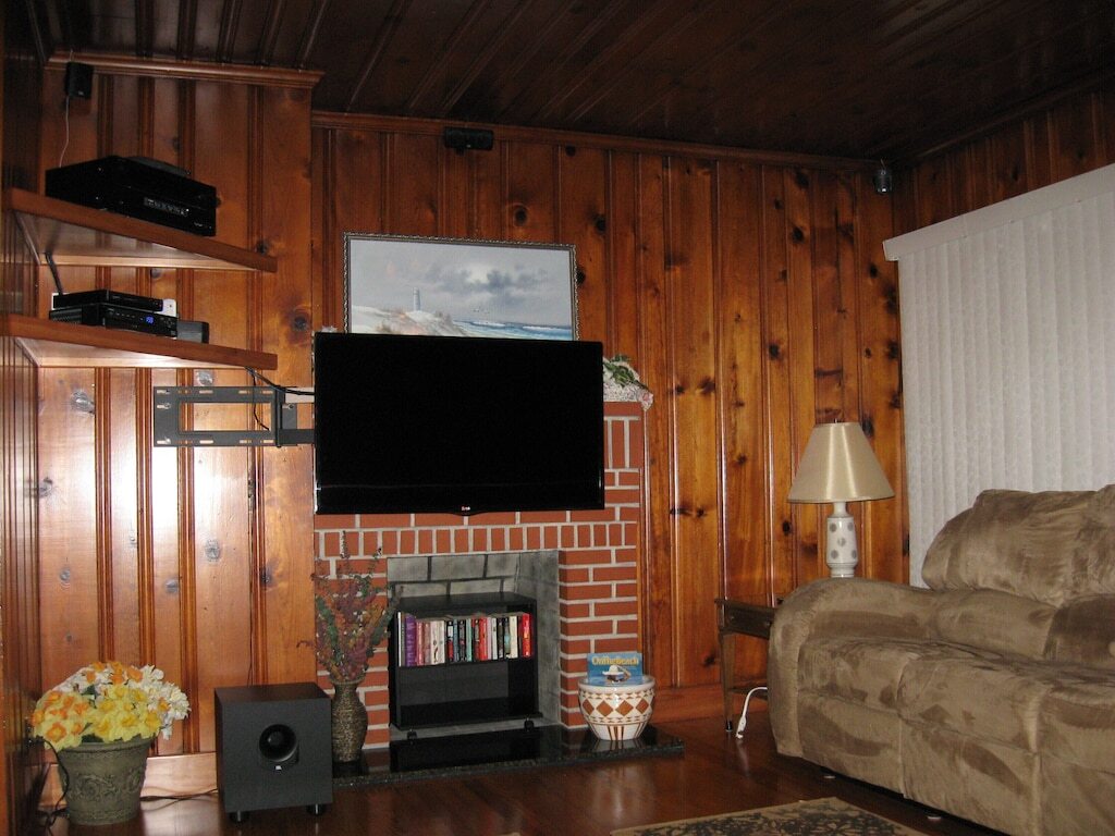Cozy Beach Cottage on private lot near beach with private parking photo