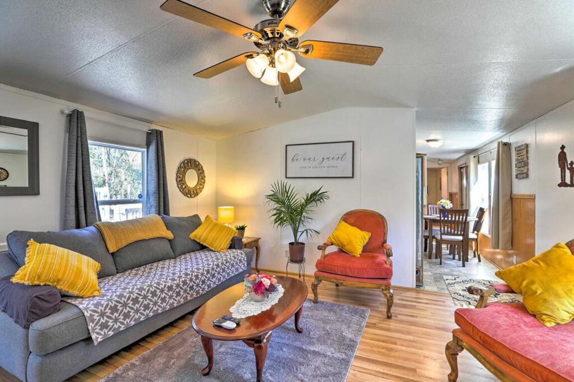 Rural Retreat with Deck 25 Mi to Georgetown! photo