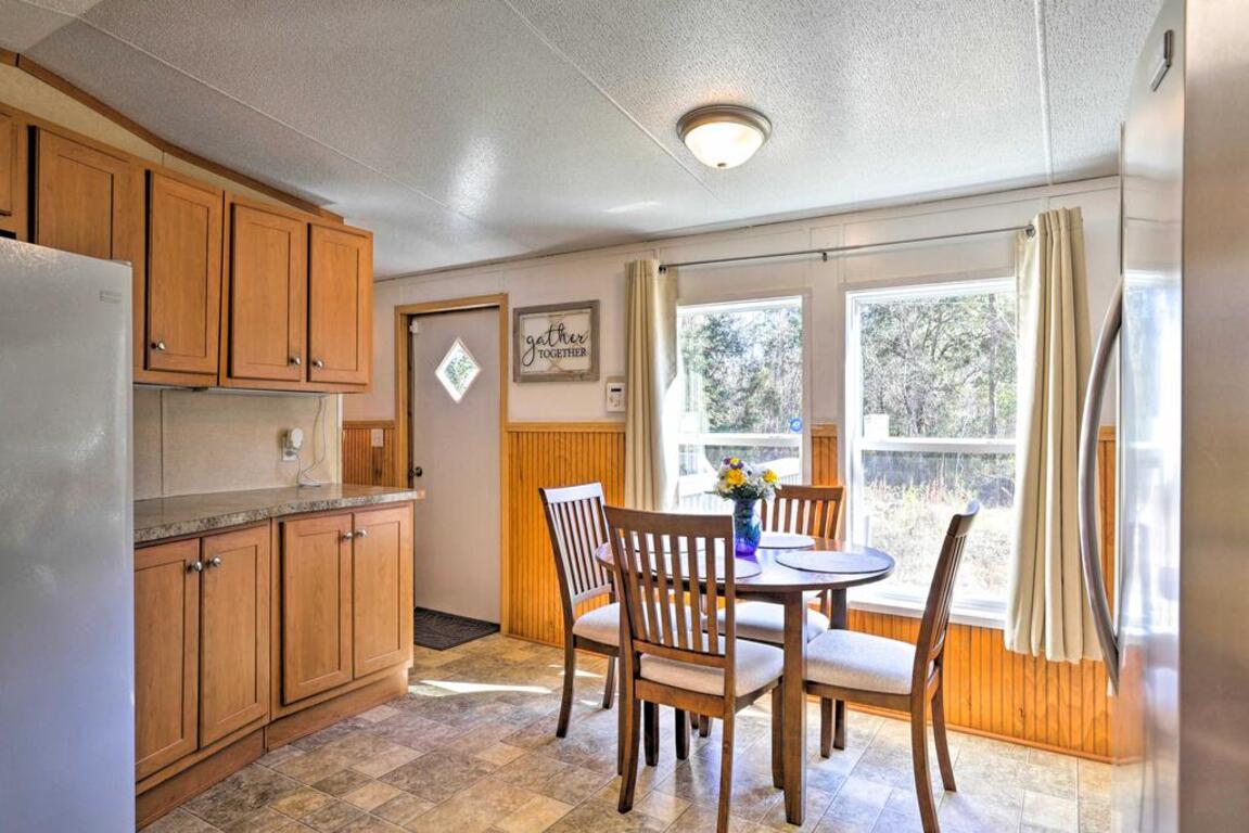 Rural Retreat with Deck 25 Mi to Georgetown! photo