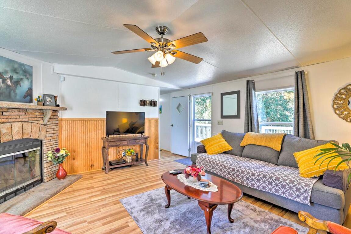Rural Retreat with Deck 25 Mi to Georgetown! photo