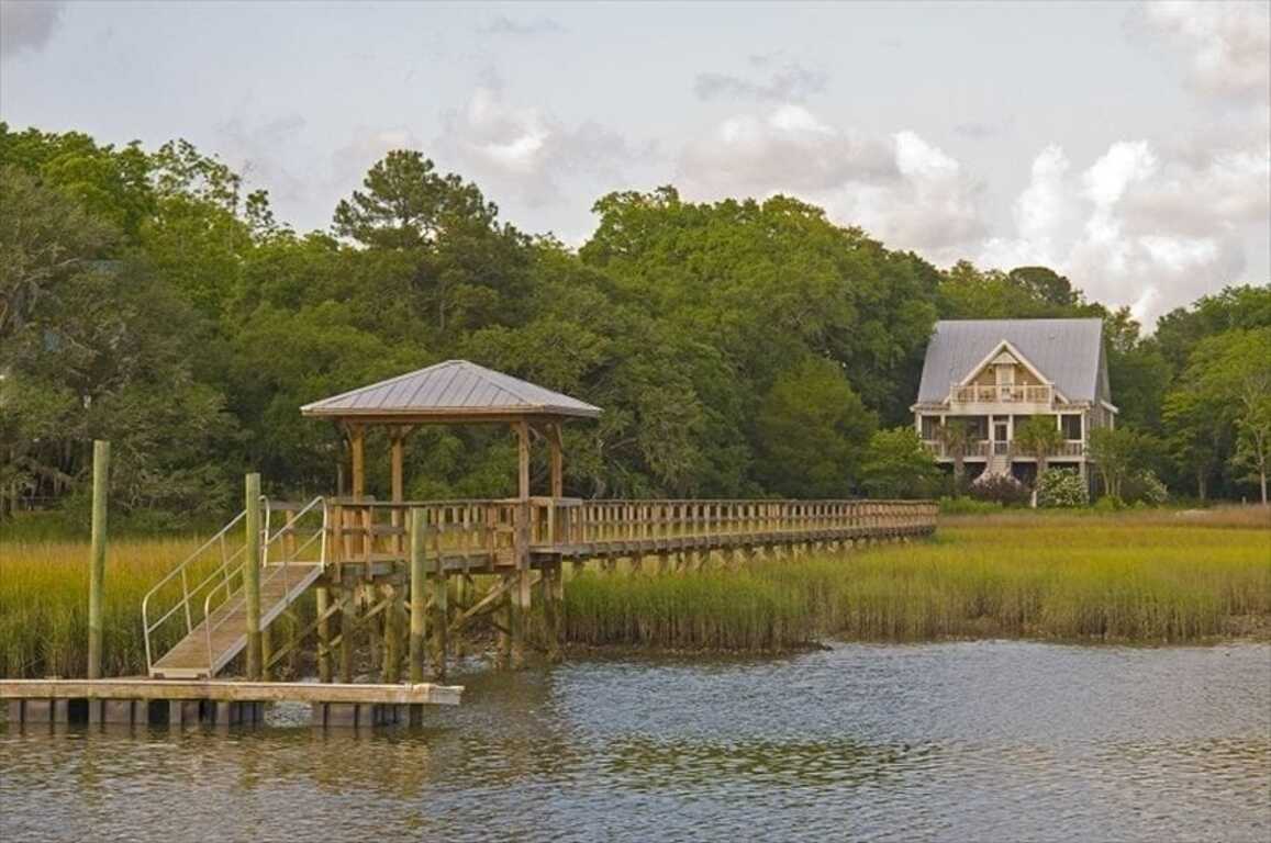 Lovely 4BR Waterfront Home in Historic District photo