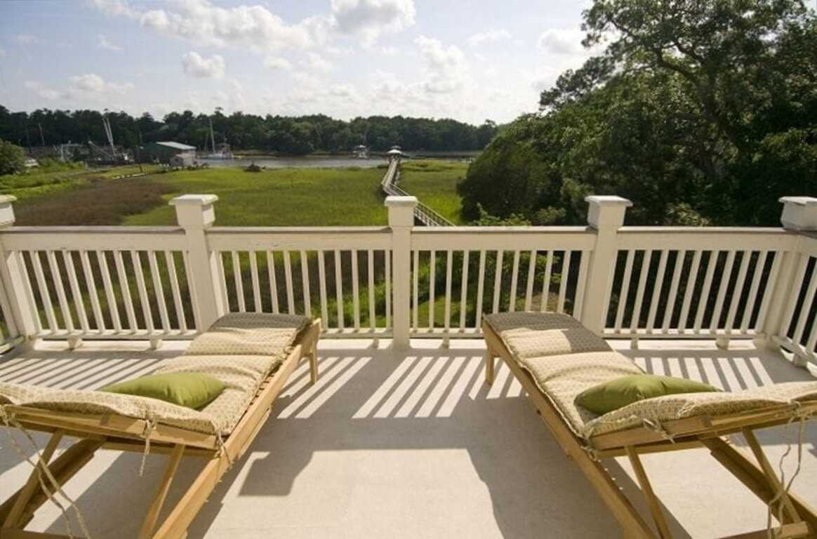 Lovely 4BR Waterfront Home in Historic District photo