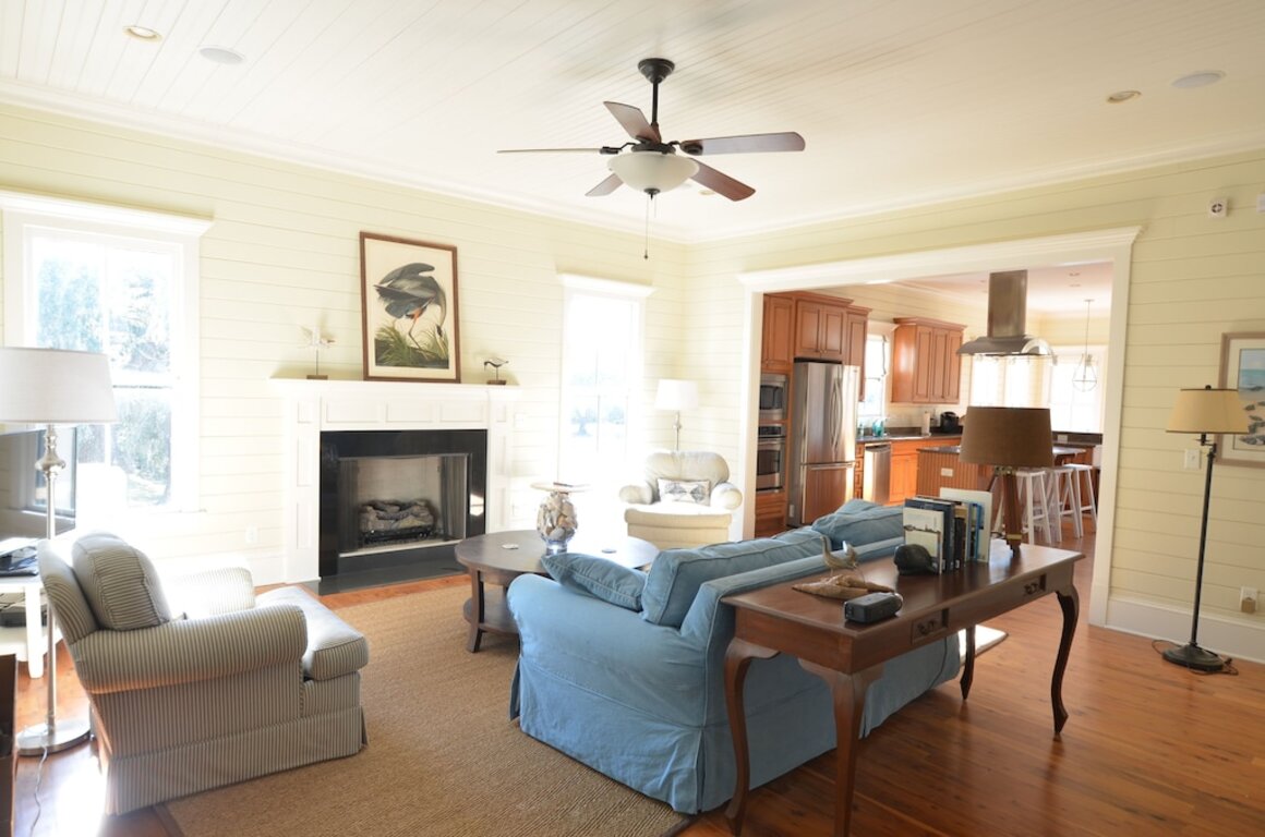 Lovely 4BR Waterfront Home in Historic District photo